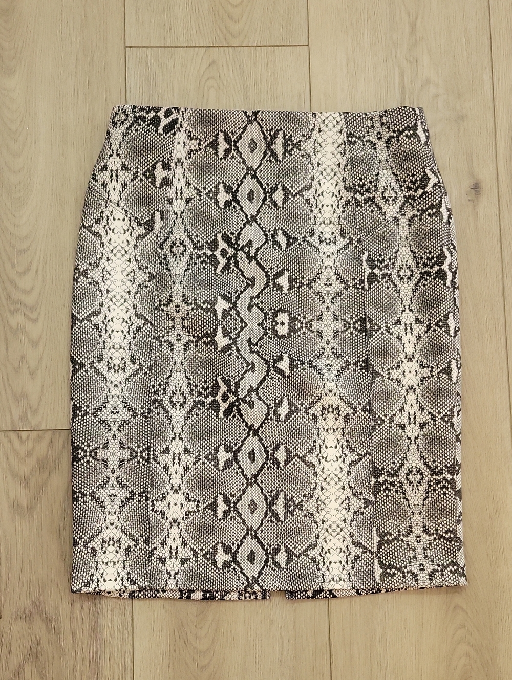 Andrew Marc Snake-Print Pencil Skirt - Black & Cream